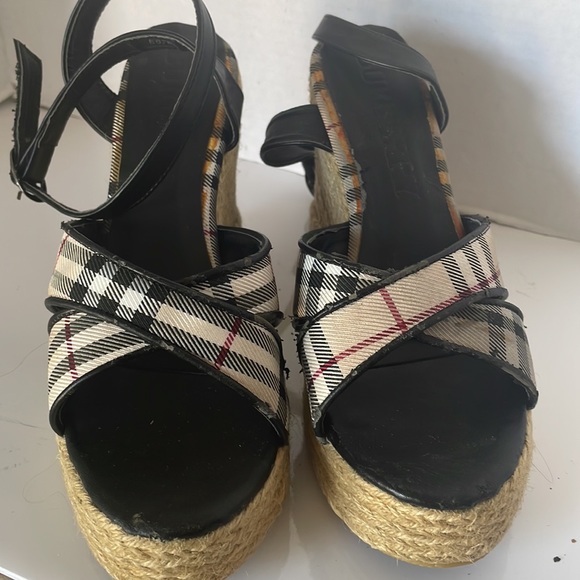 Authentic Burberry Wedges. - Picture 12 of 16